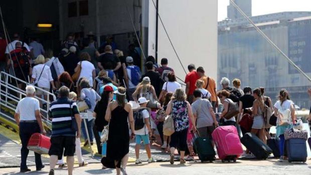 ΕΛΣΤΑΤ: Αυξήθηκε 8,2% η κίνηση επιβατών στα λιμάνια στο α΄ τρίμηνο