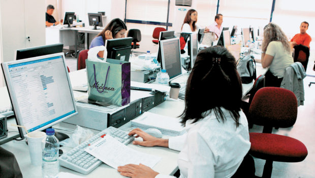 Αυτά είναι τα ποσά της μειωμένης σύνταξης στο Δημόσιο ανά κατηγορία