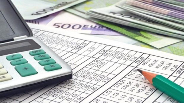 Το πολυνομοσχέδιο με τις μειώσεις στους φόρους “γράφει” η κυβέρνηση